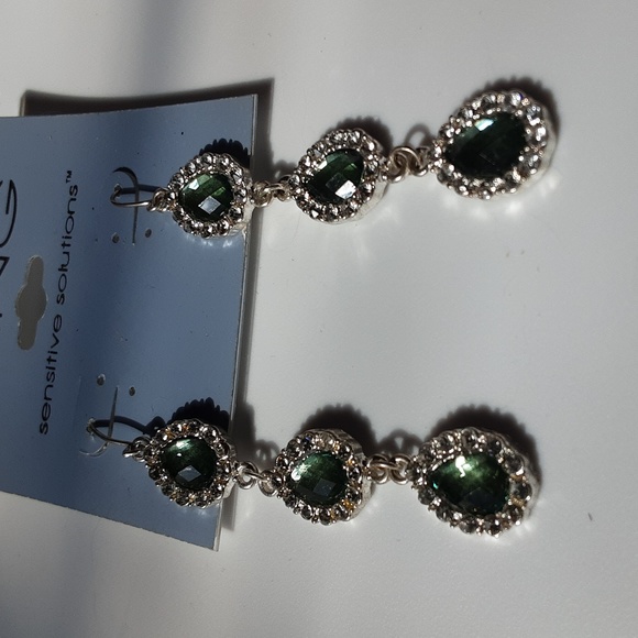 NWT Crystal 3 Teir earrings - Picture 3 of 3